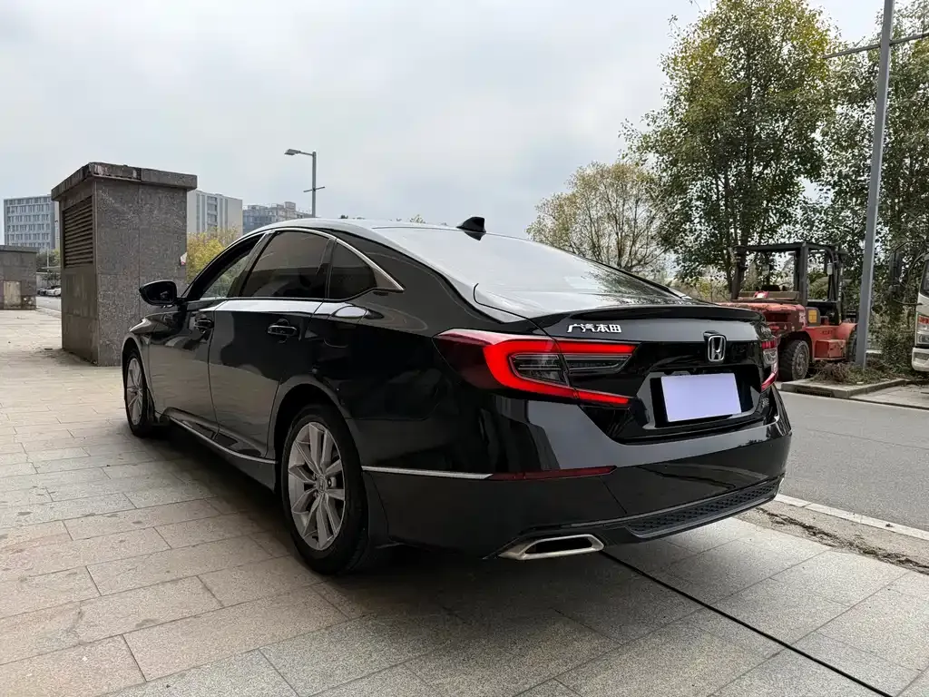 Honda Accord — фото 9