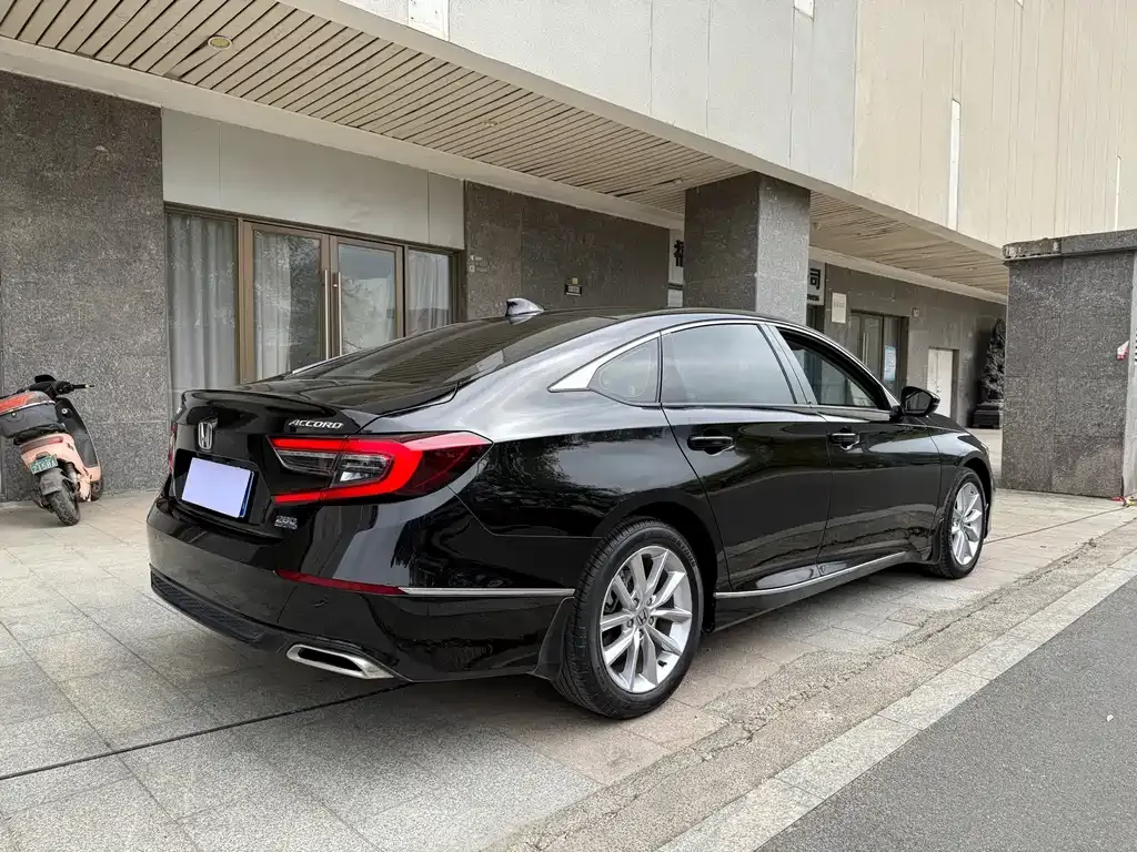 Honda Accord — фото 8