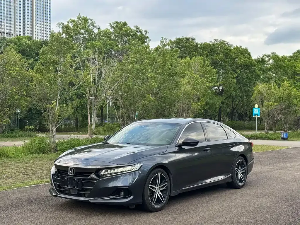 Honda Accord — фото 1