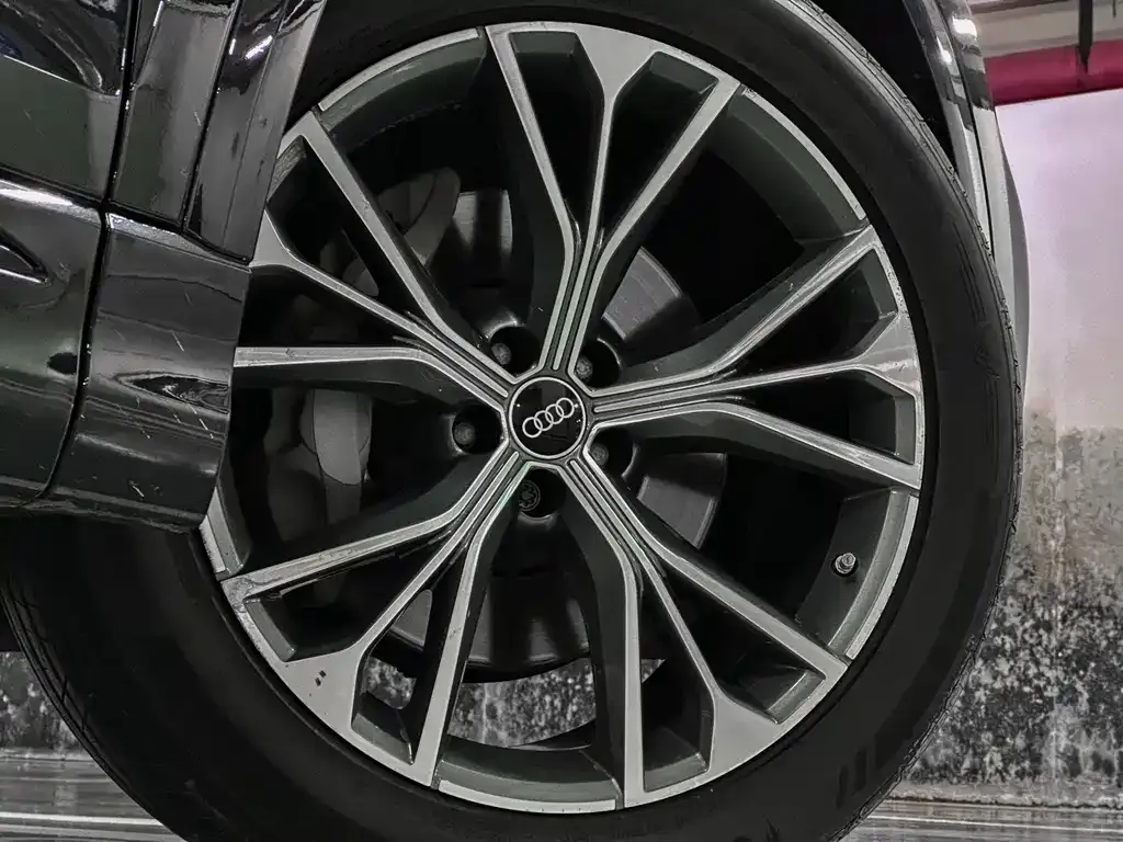 Audi Q8 2021 из CN, фото 8