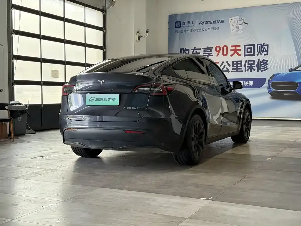 Tesla Model Y — фото 3