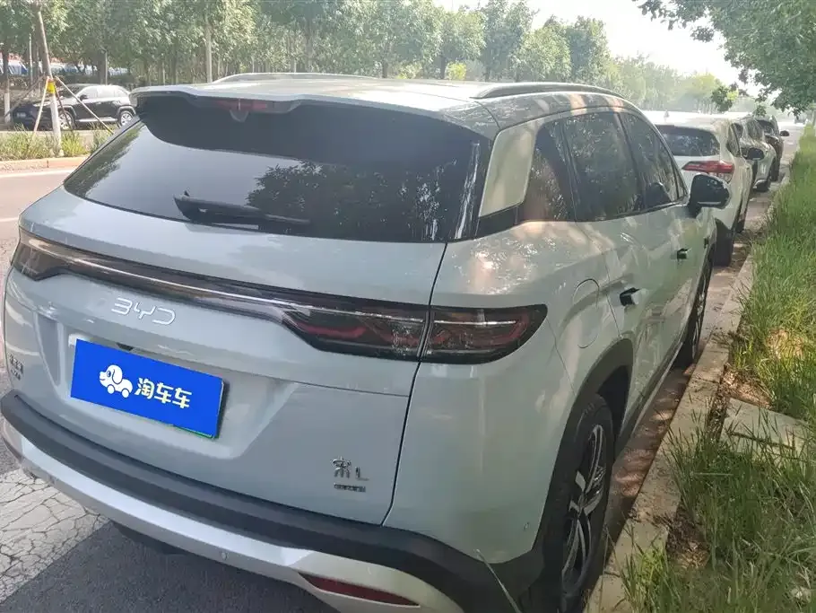 BYD L DM-i — фото 9