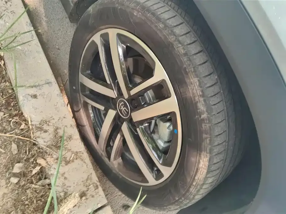 BYD L DM-i — фото 8