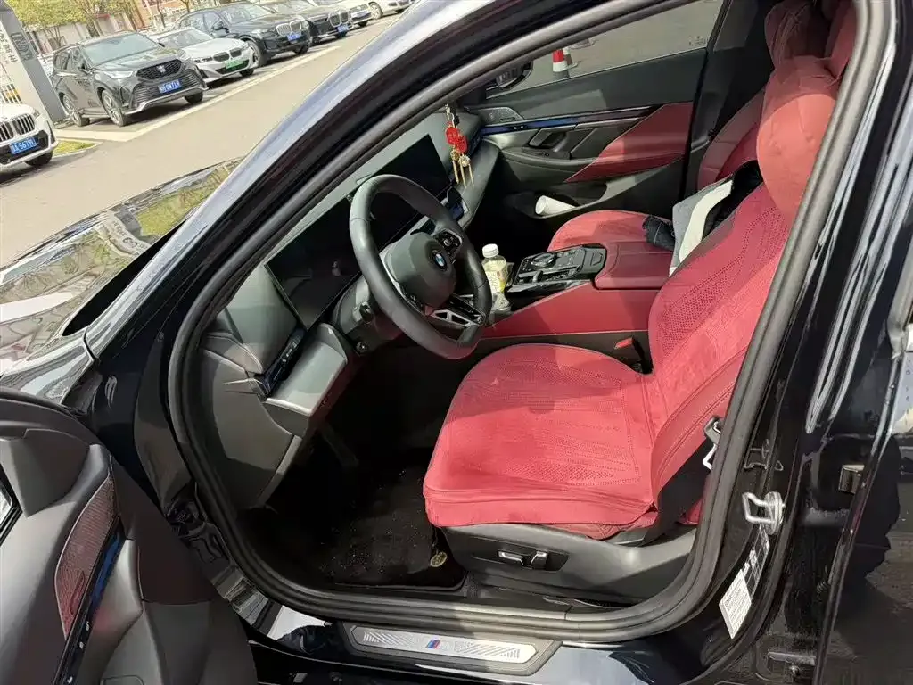 BMW 5 Series 2024 из CN, фото 6