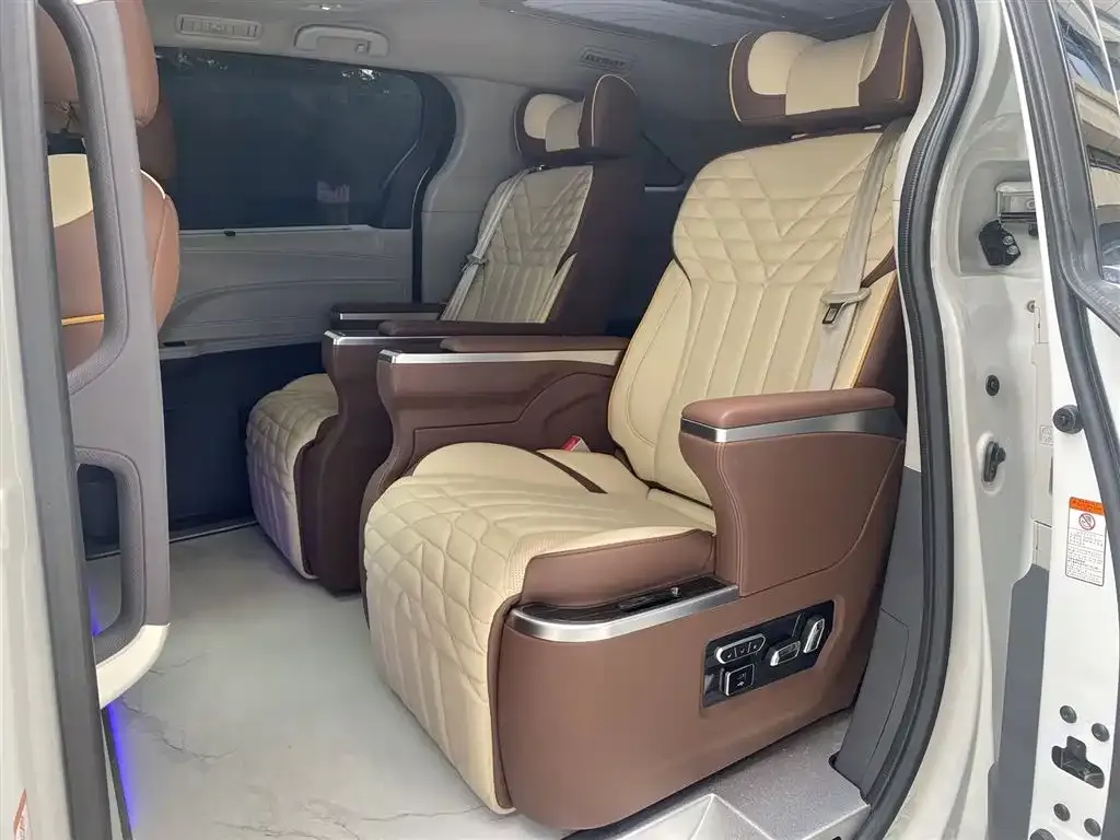 Toyota Granvia — фото 6