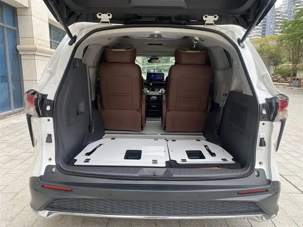 Toyota Granvia — фото 3