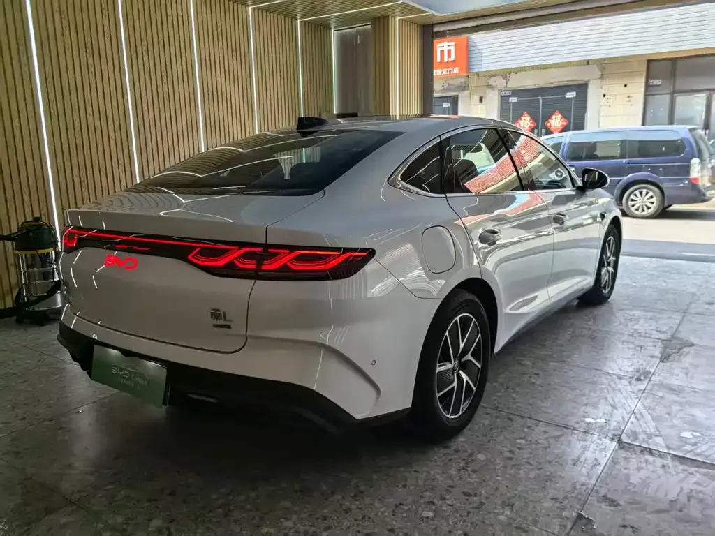 BYD Qin L — фото 9