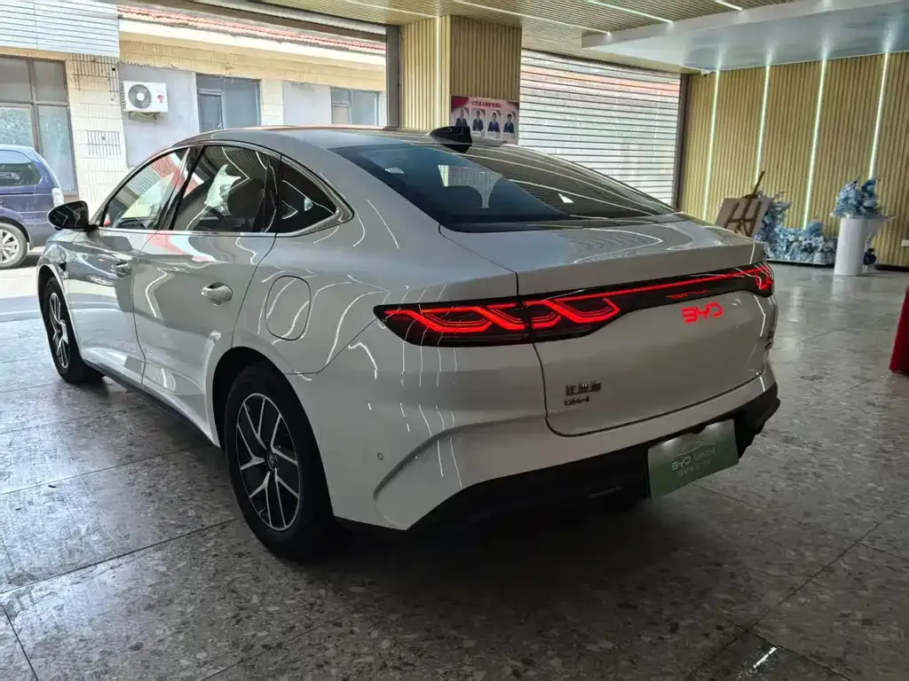 BYD Qin L — фото 8