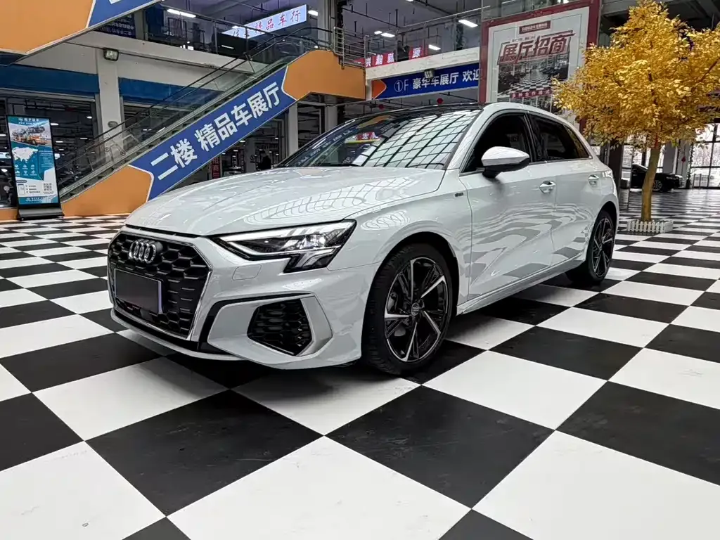 Audi A3 — фото 1