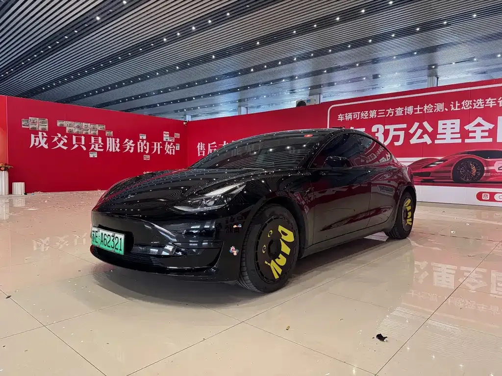 Tesla Model 3 — фото 1