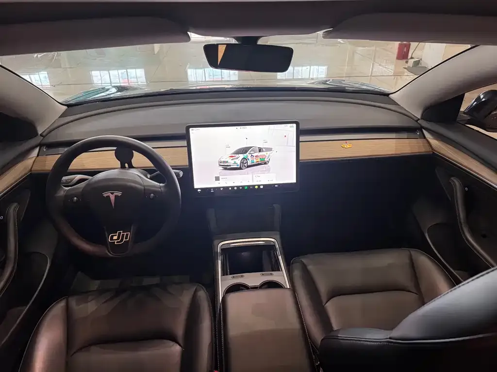 Tesla Model 3 — фото 3