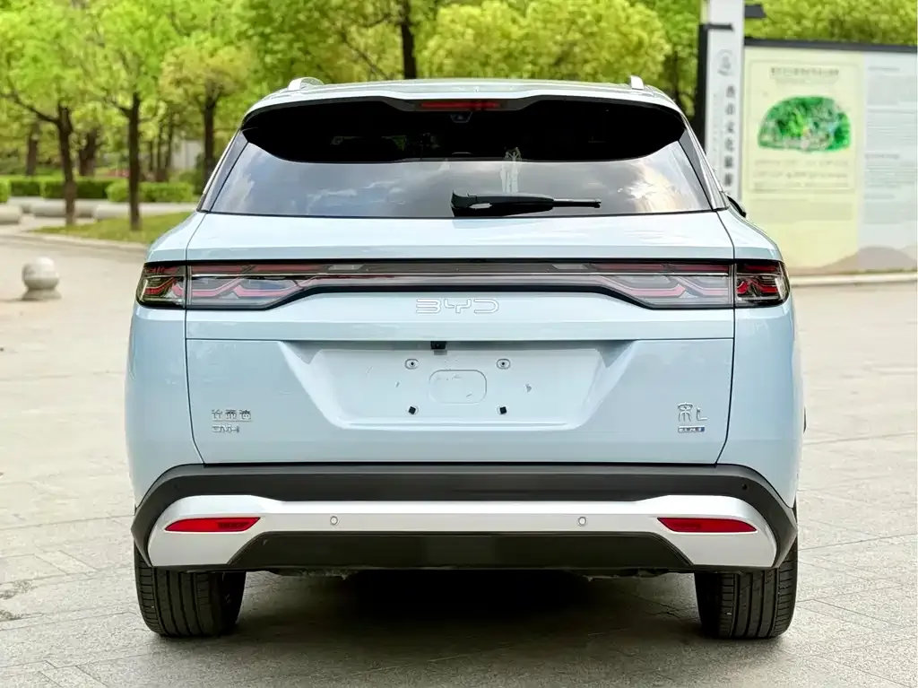 BYD L DM-i — фото 6