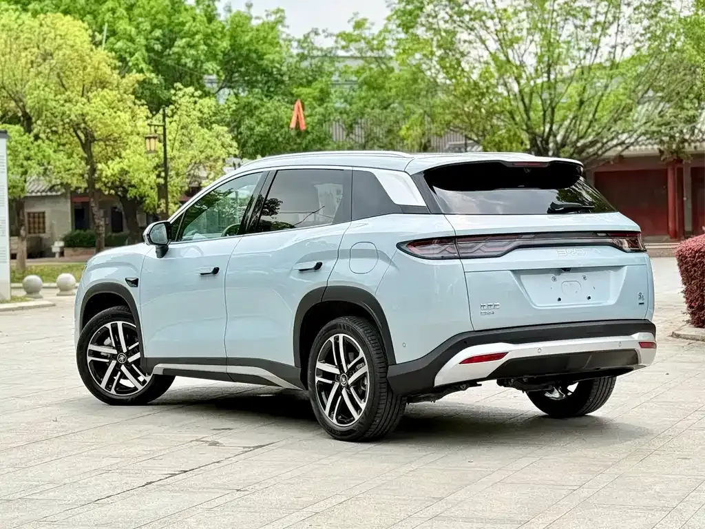 BYD L DM-i — фото 4