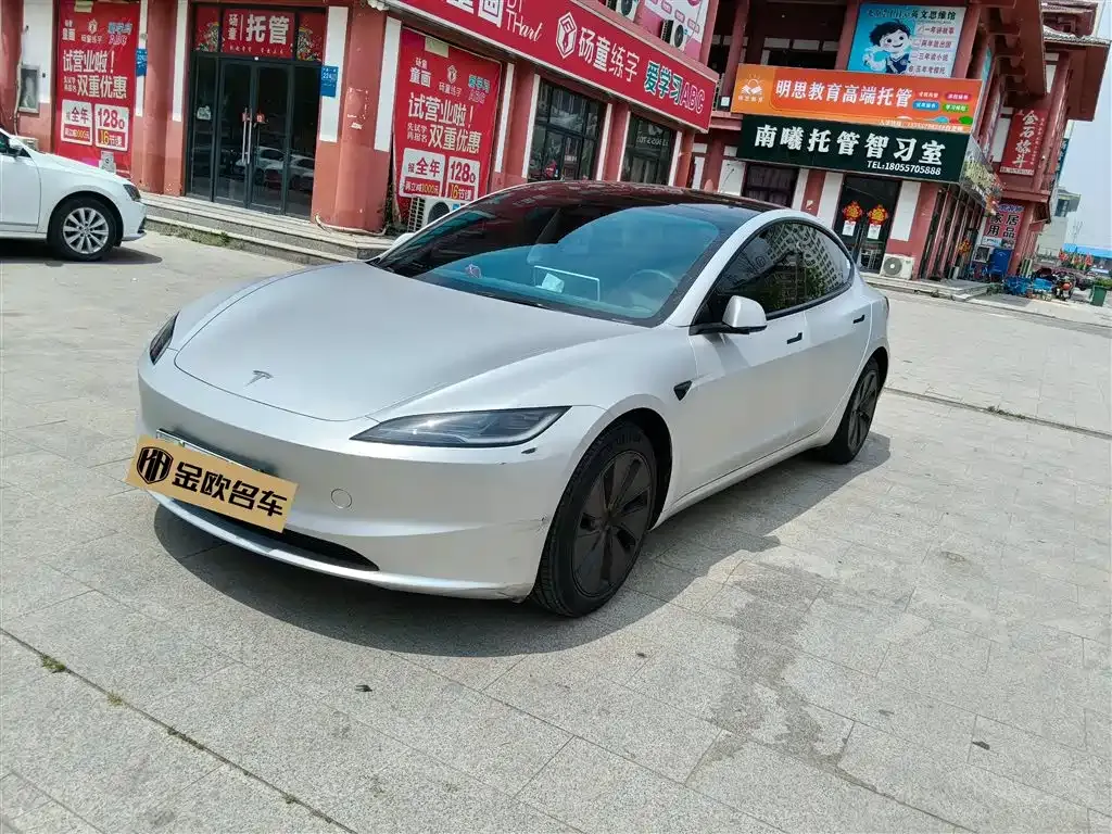 Tesla Model 3 — фото 1