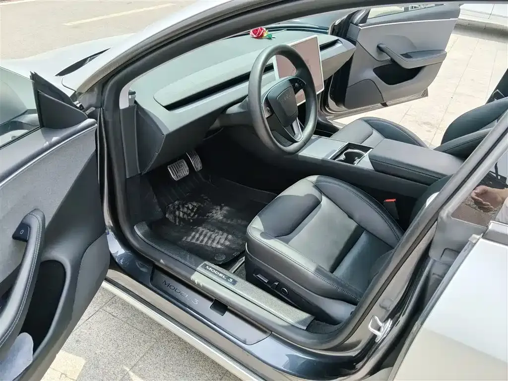 Tesla Model 3 — фото 4