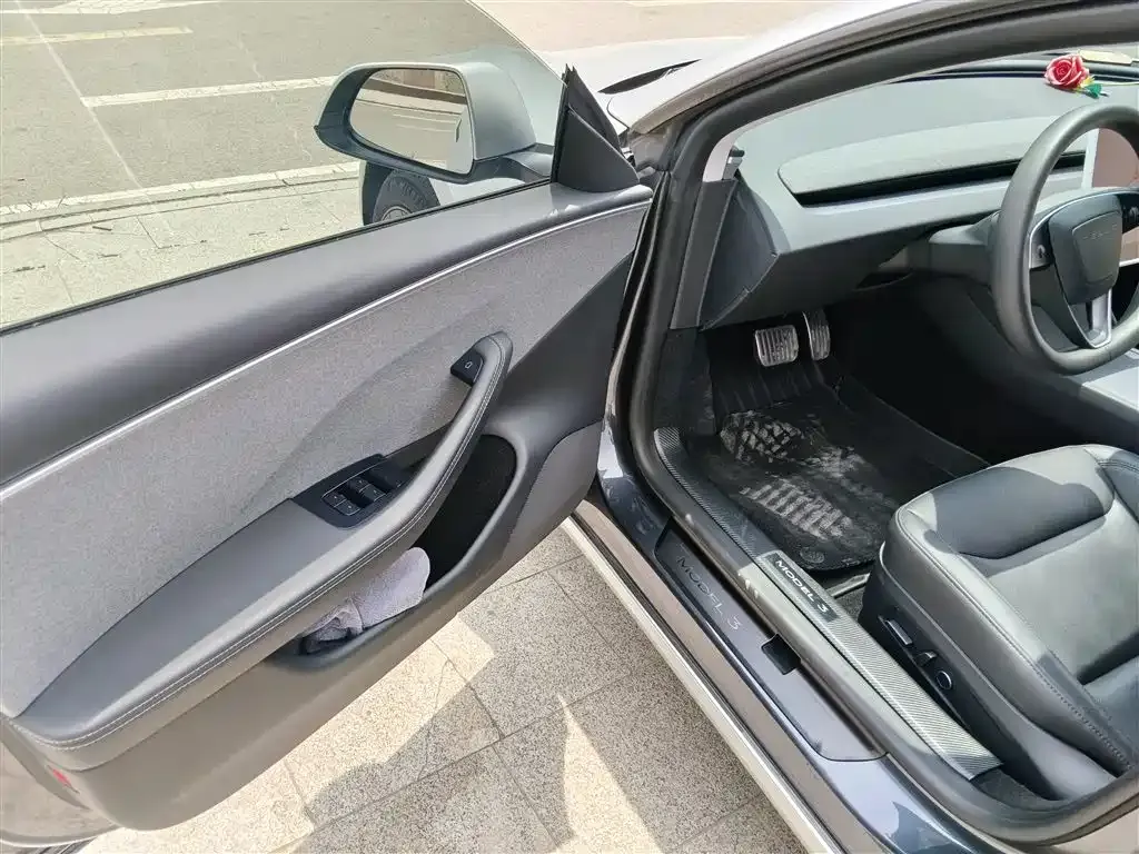 Tesla Model 3 — фото 6