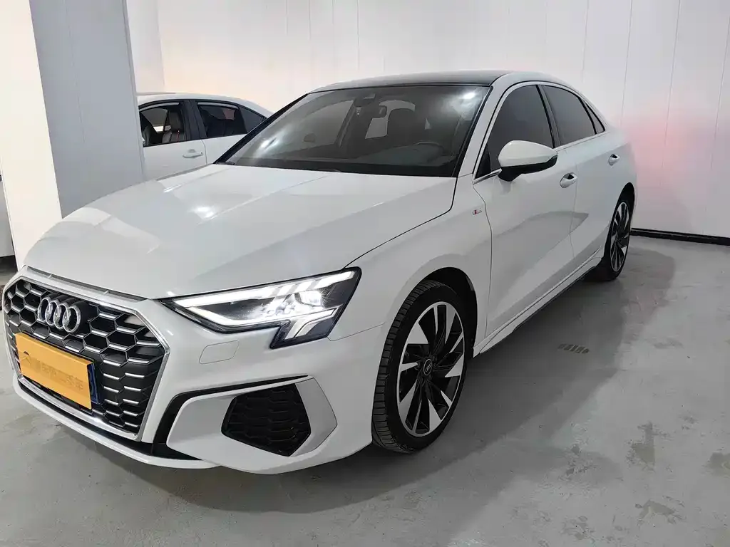 Audi A3 — фото 1