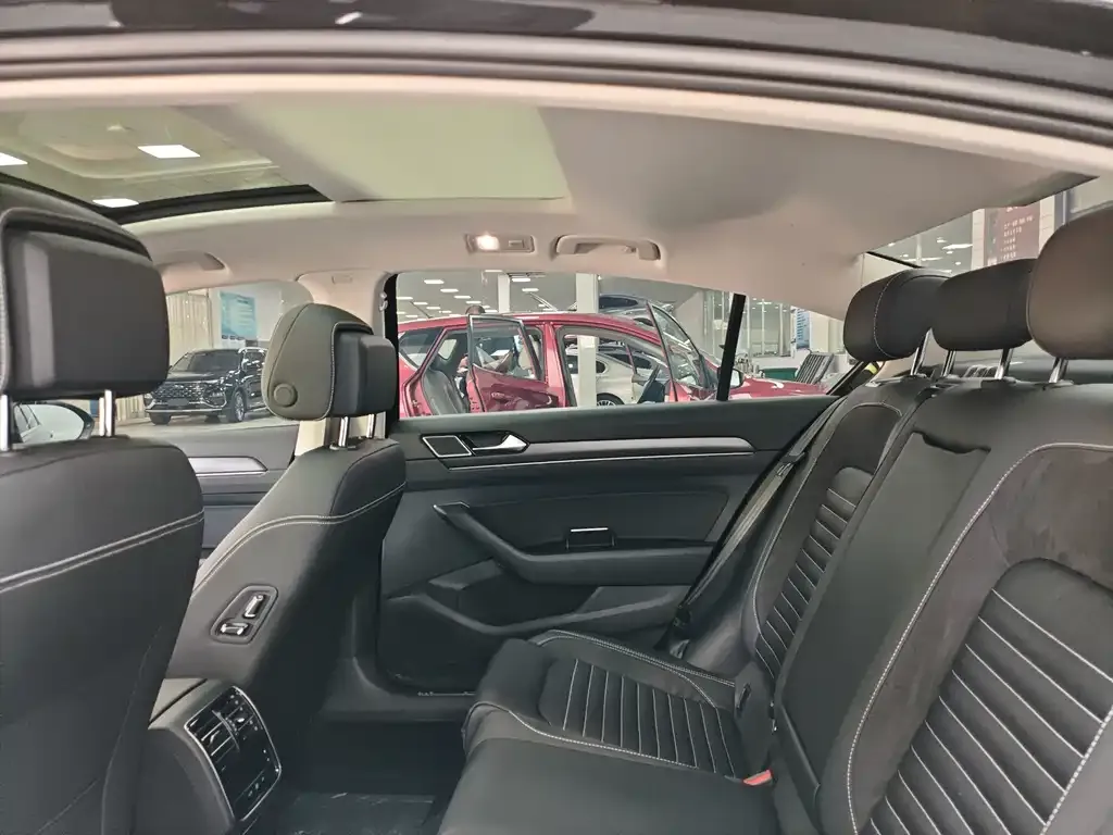 Volkswagen Magotan 2022 из CN, фото 8