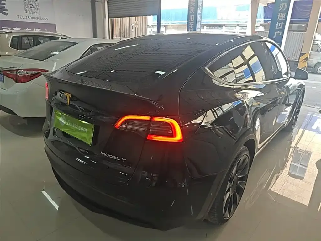 Tesla Model Y — фото 8