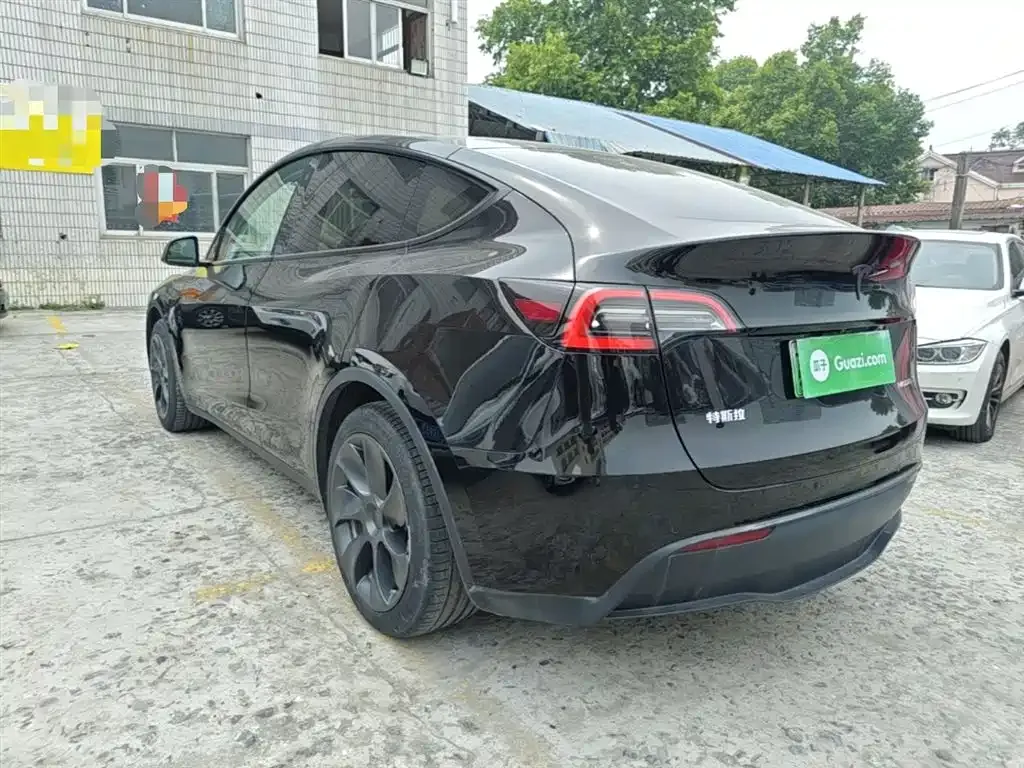 Tesla Model Y — фото 3