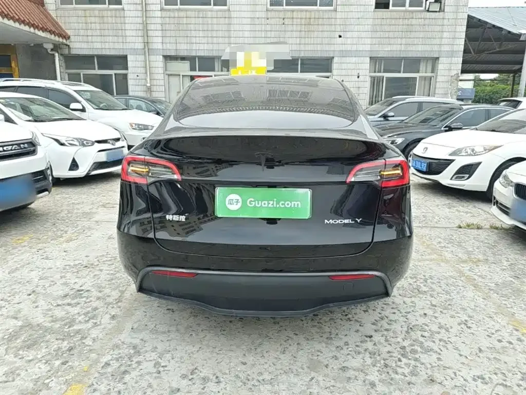 Tesla Model Y — фото 10