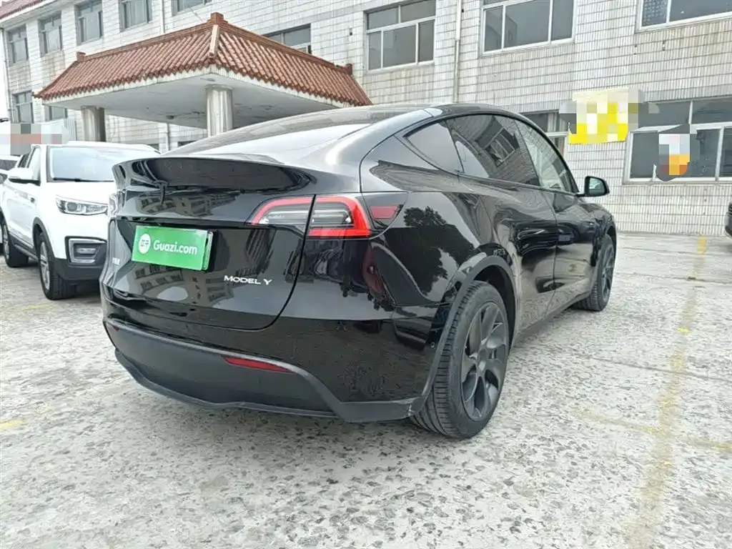 Tesla Model Y — фото 7