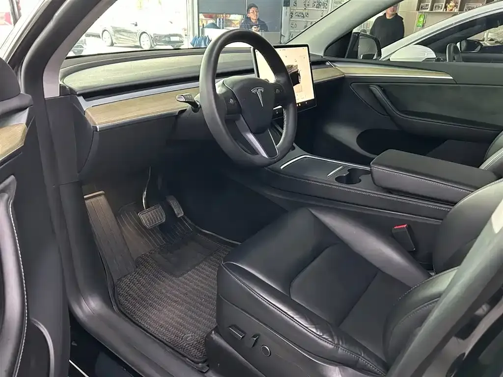 Tesla Model Y — фото 4