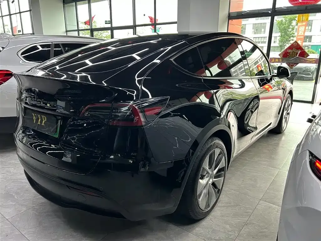 Tesla Model Y — фото 5