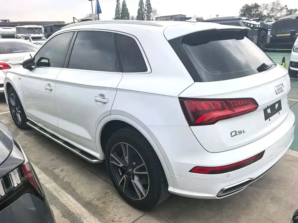 Audi Q5L 2021 из CN, фото 2