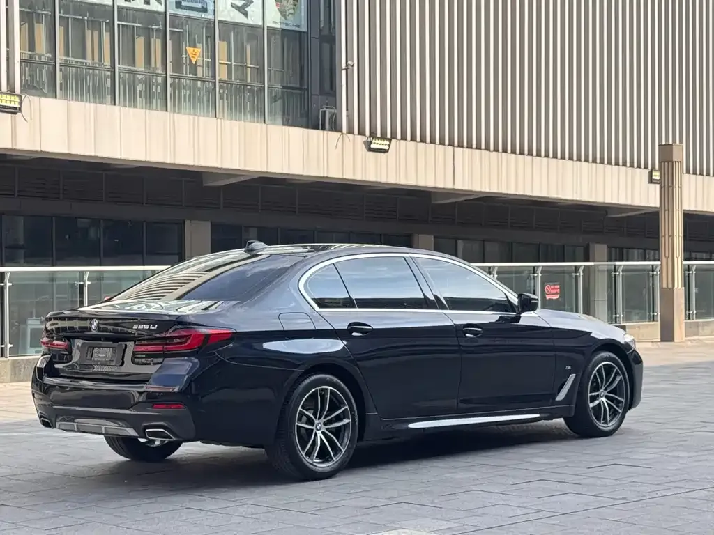 BMW 5 Series — фото 9