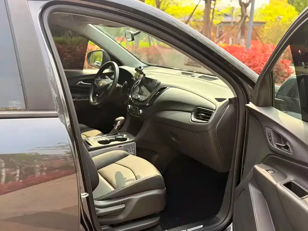 Chevrolet Equinox 2021 из CN, фото 2