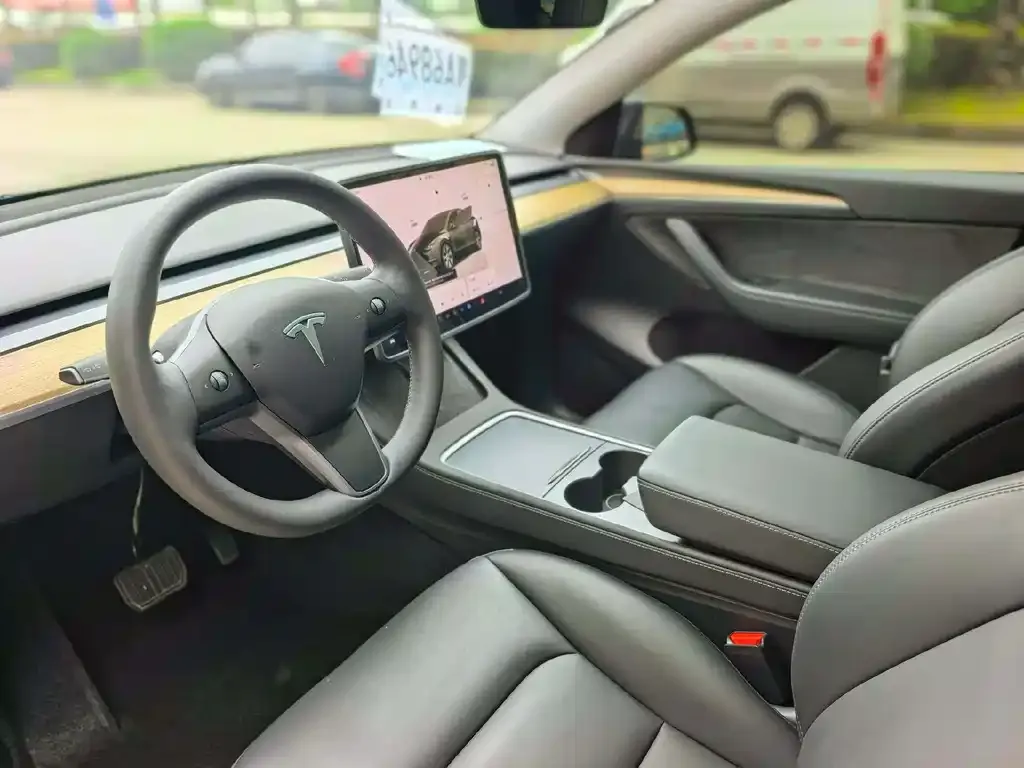 Tesla Model Y — фото 3