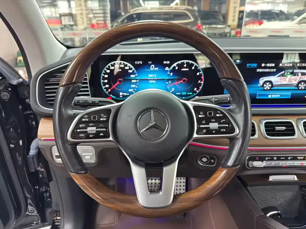Mercedes-Benz GLS — фото 4
