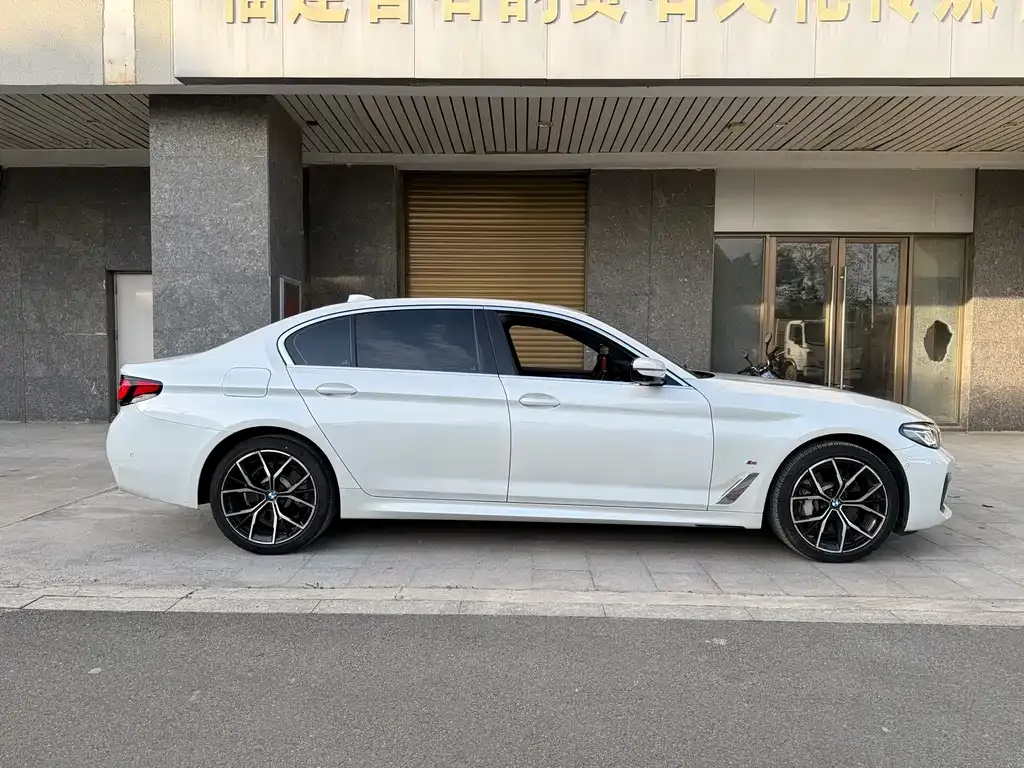 BMW 5 Series — фото 10