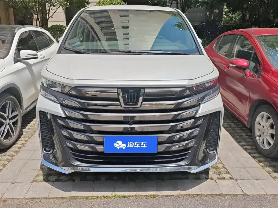 Toyota Alphard — фото 10
