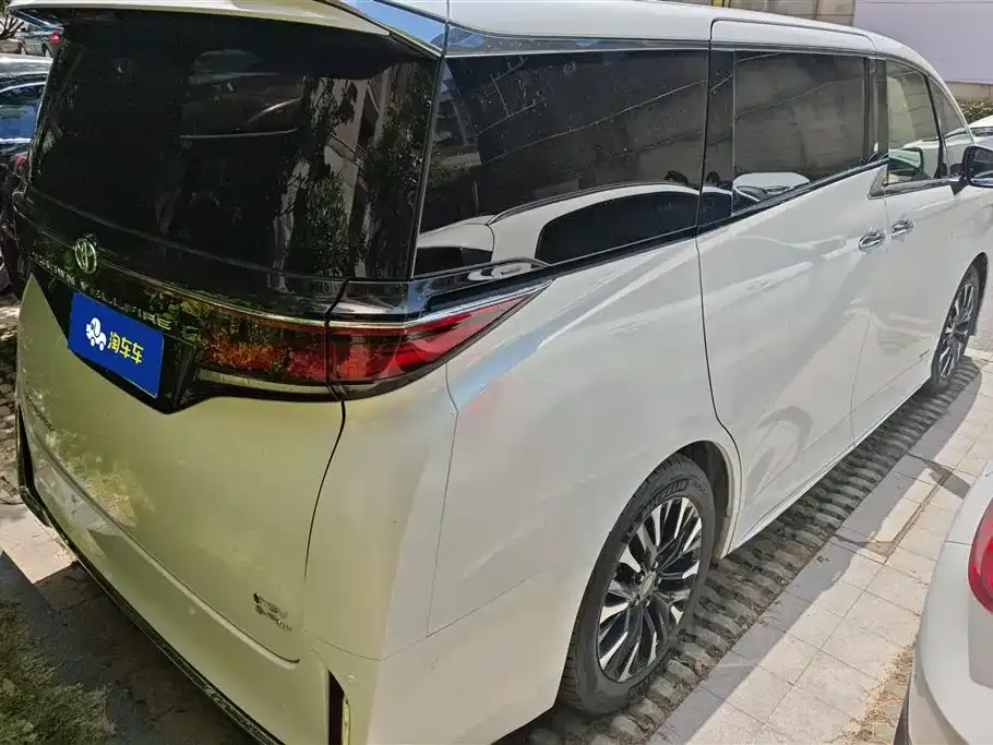 Toyota Alphard — фото 4