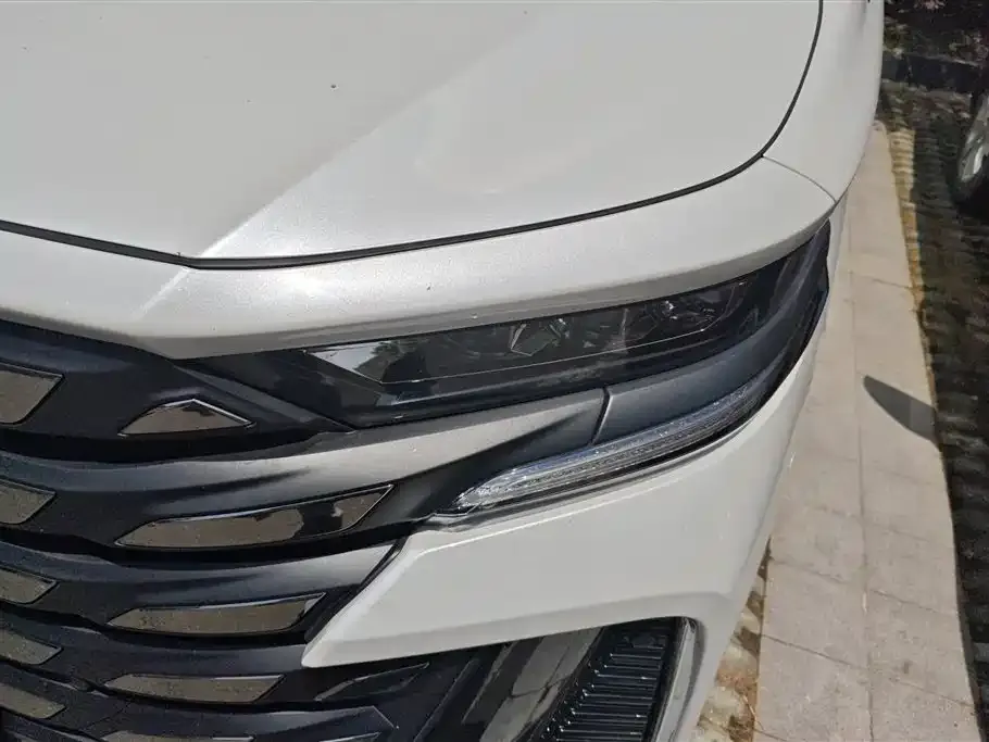 Toyota Alphard — фото 3