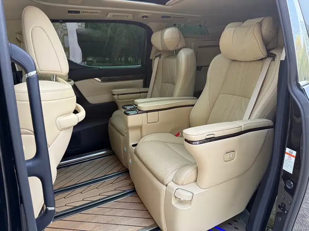 Toyota Vellfire 2021 из CN, фото 5