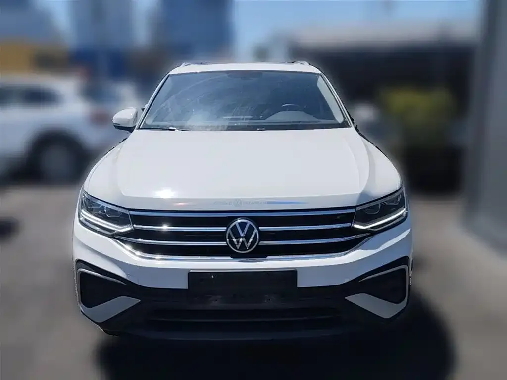 Volkswagen Tiguan L — фото 2