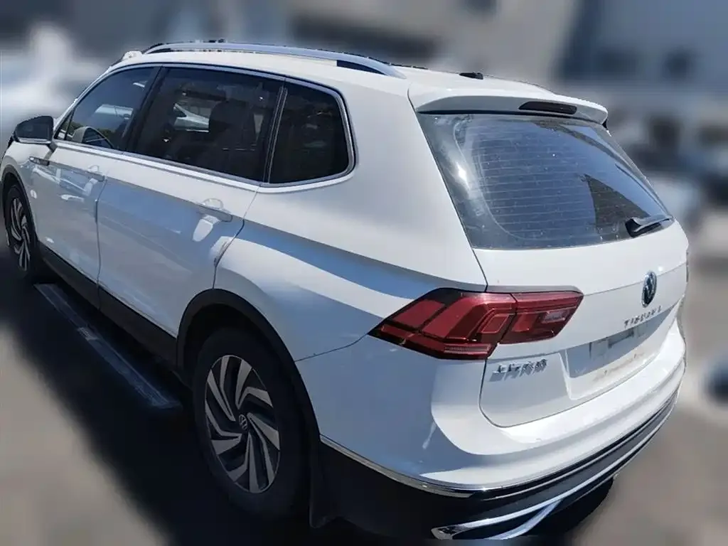 Volkswagen Tiguan L — фото 4