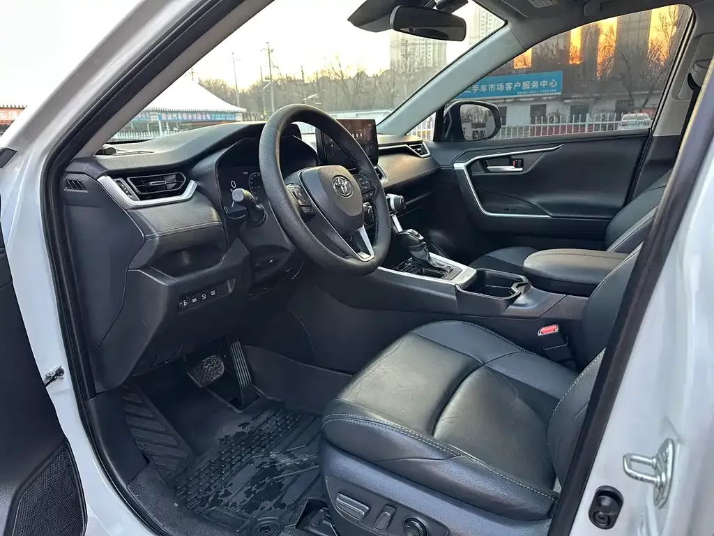 Toyota Wildlander 2024 из CN, фото 4
