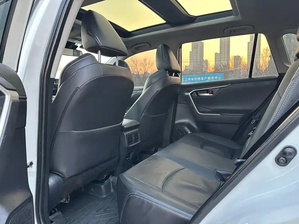 Toyota Wildlander 2024 из CN, фото 9