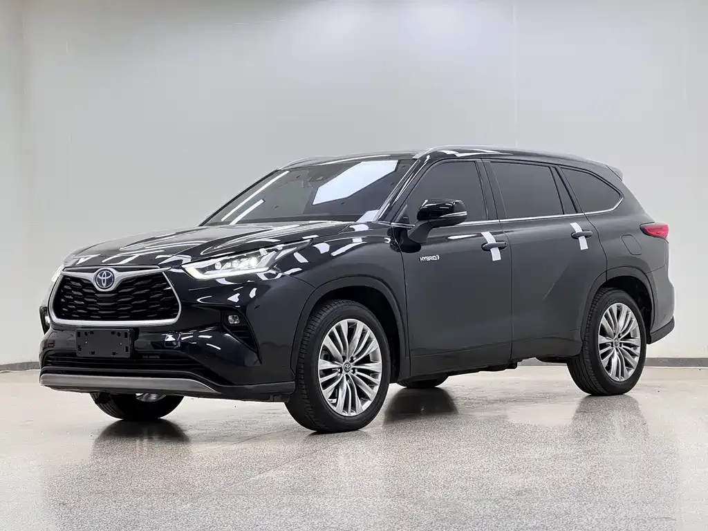 Toyota Highlander — фото 1