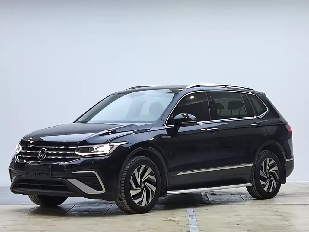Volkswagen Tiguan L — фото 1