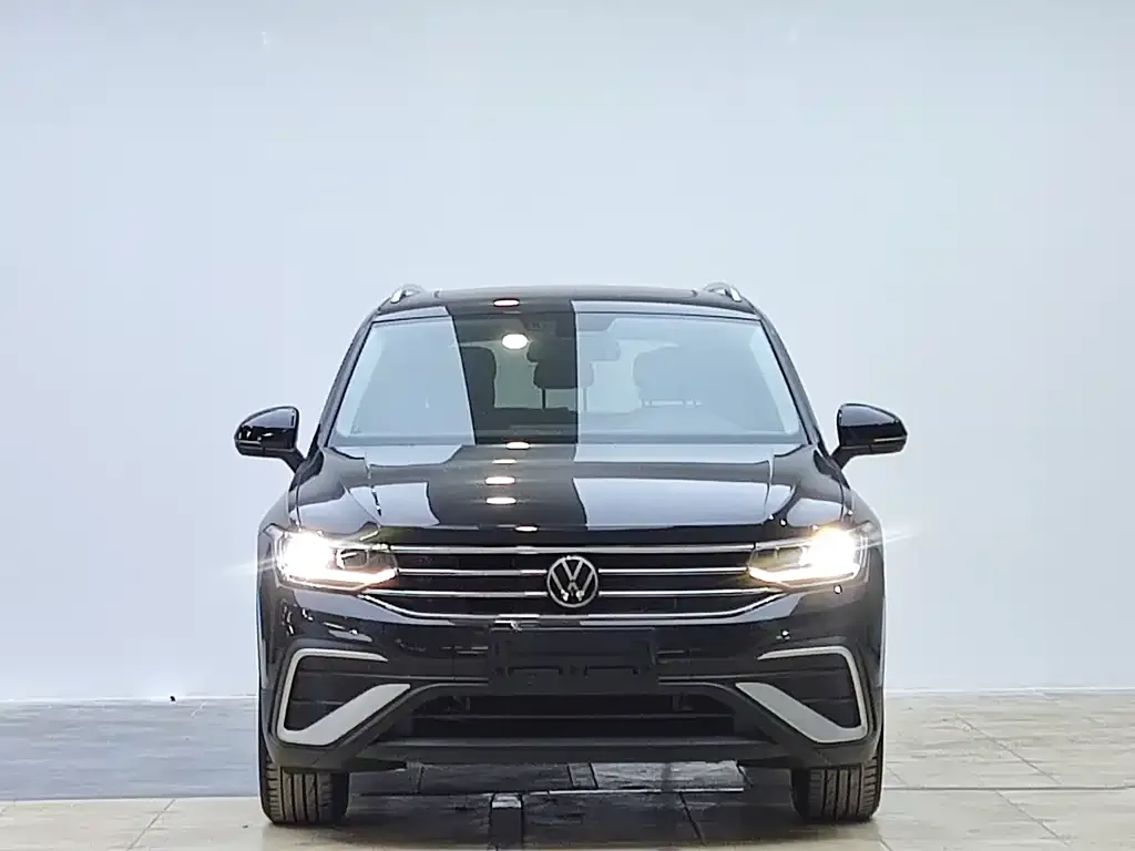 Volkswagen Tiguan L — фото 2