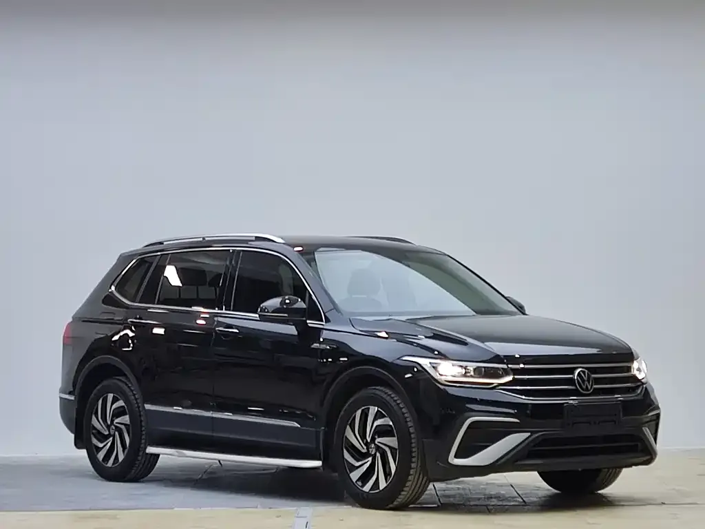 Volkswagen Tiguan L — фото 10