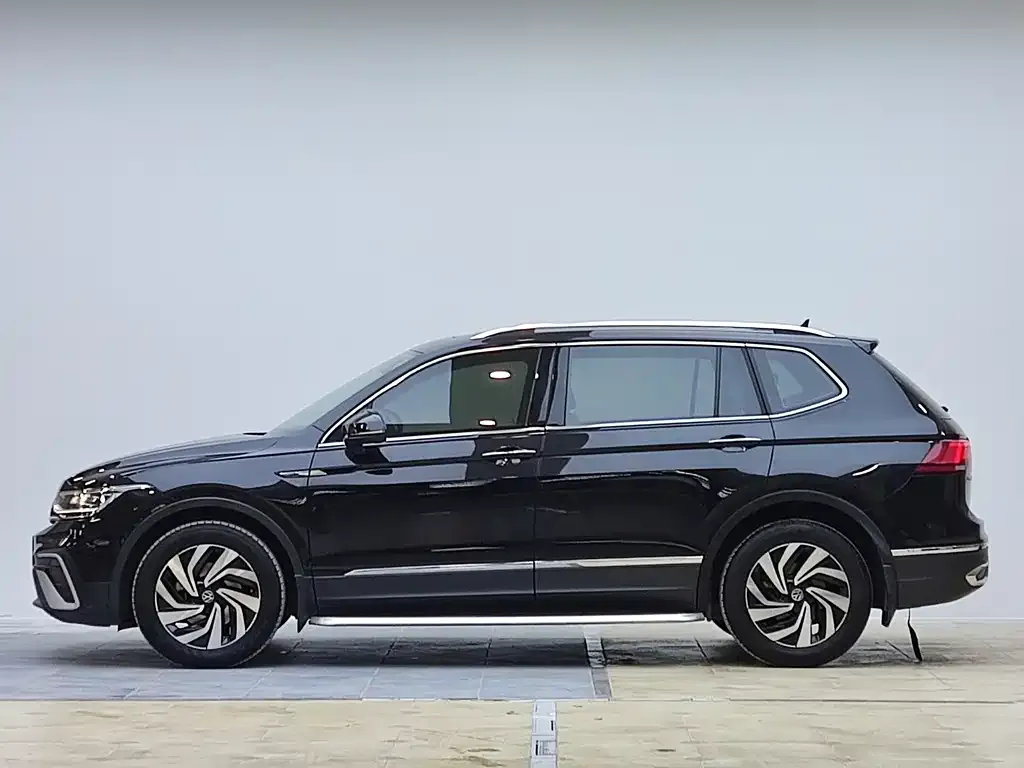Volkswagen Tiguan L — фото 5