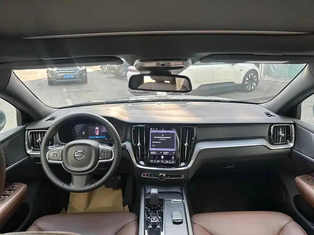 Volvo S60 2024 из CN, фото 5