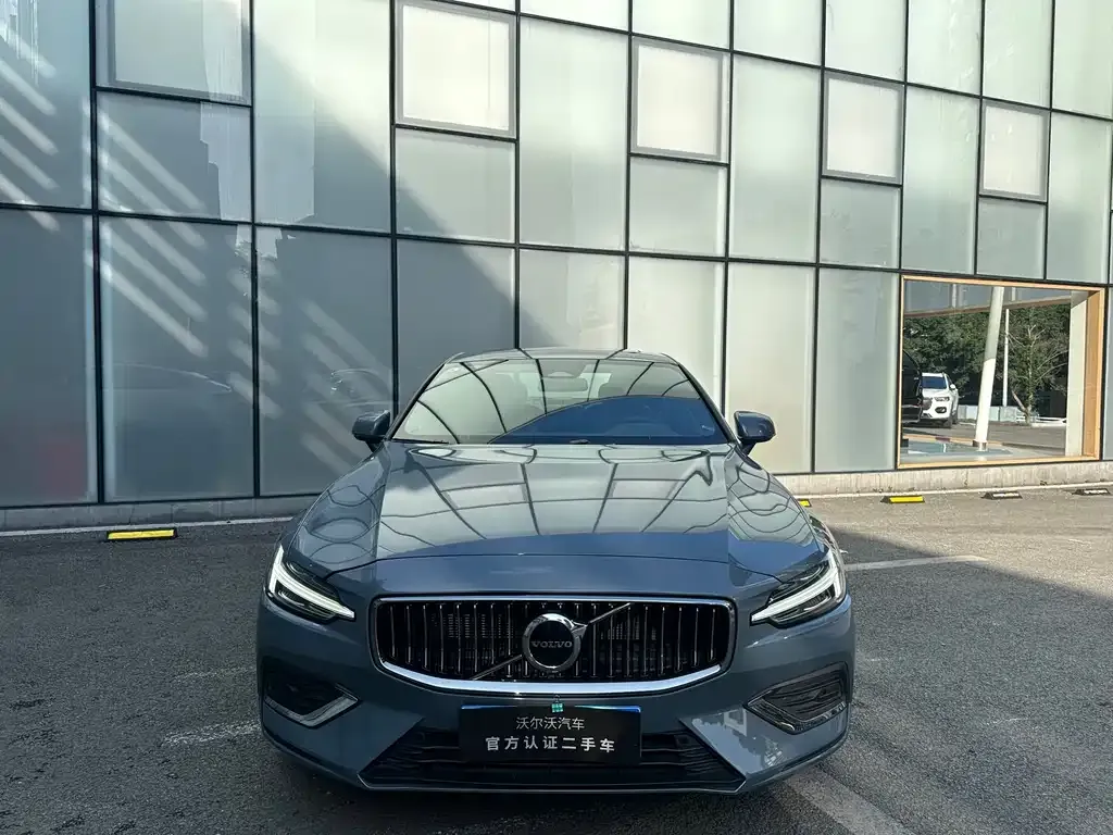 Volvo S60 2024 из CN, фото 4