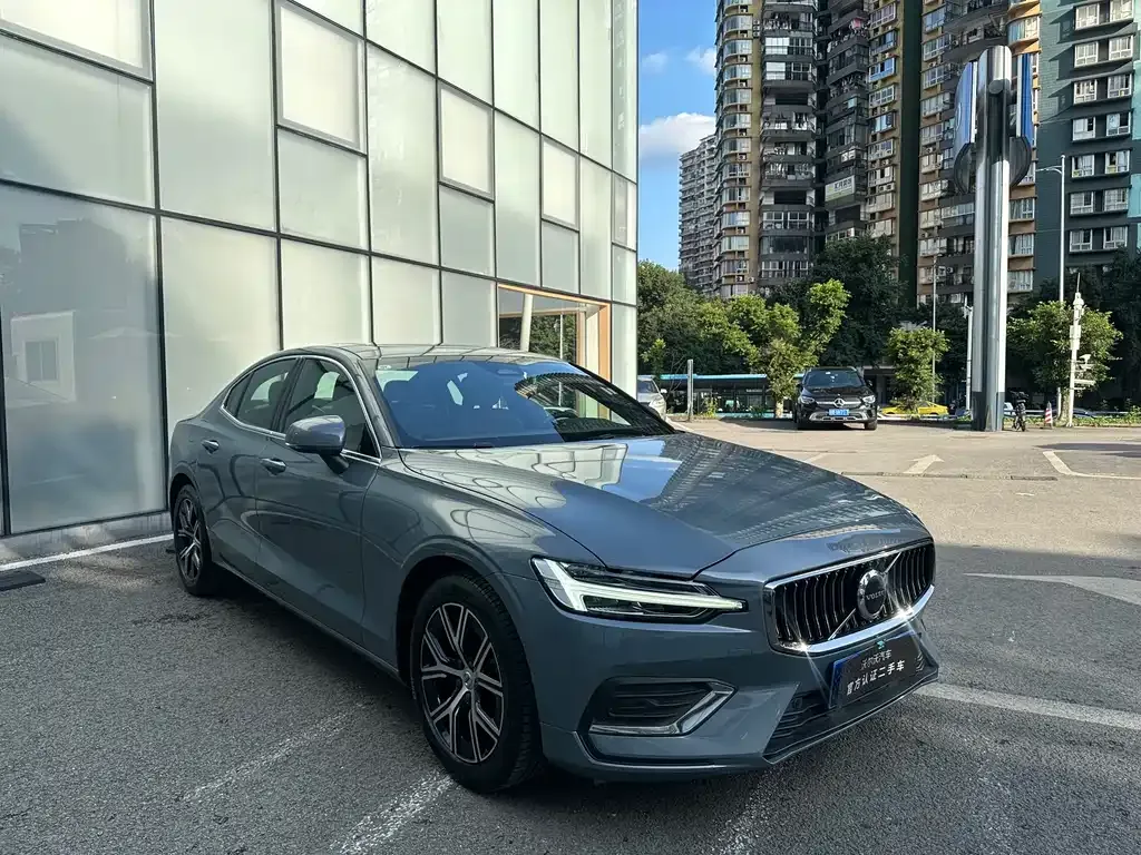 Volvo S60 2024 из CN, фото 8
